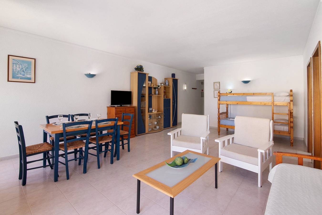 Ganze Wohnung, Ferienwohnung 'Blue View' mit Meerblick, Wi-Fi und Klimaanlage in Armação de Pêra (costa), Faro Distrikt