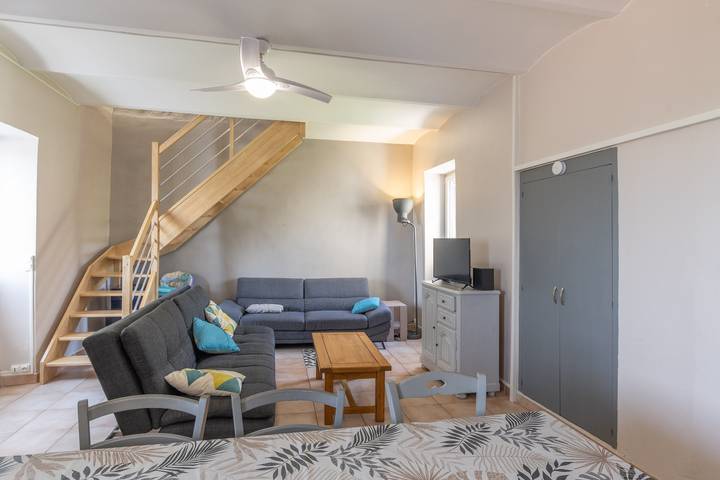 Maison de vacances 'Belle Maison En Pierre' avec piscine privée, terrasse privée et jardin privé in Berrias-et-Casteljau, Parc national des Cévennes