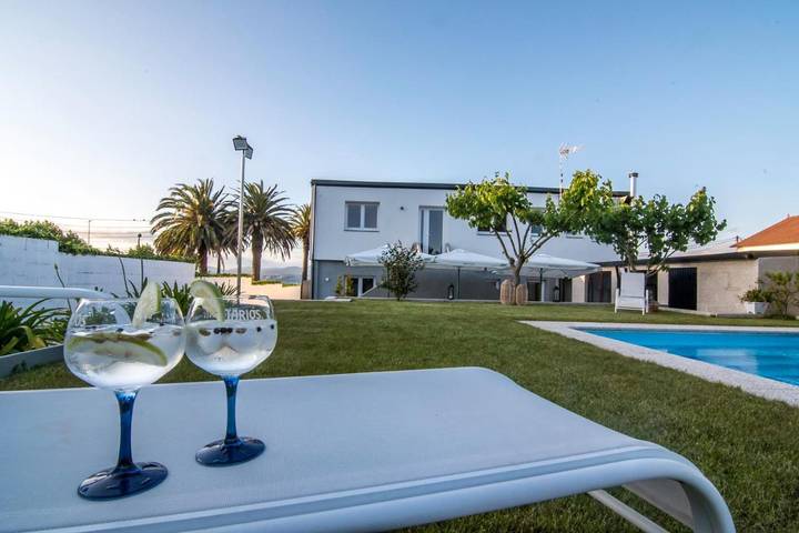 Chalet para 16 personas, con piscina y jardín además de vistas y terraza - 1