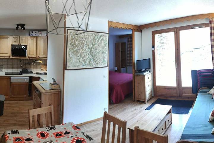 Appartement entier, Puy Saint Vincent 1800, appart famille 37m2, 2ch, 6pers, rez jardin, expo sud. in Puy-Saint-Vincent, Parc national des Écrins