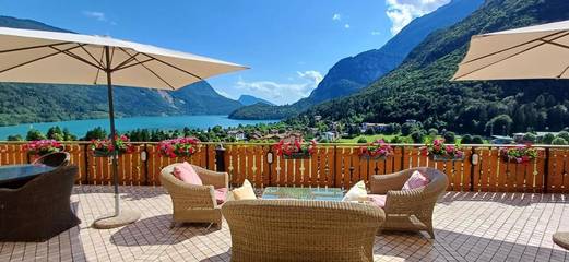 Hotel für 2 Personen, mit Terrasse und Seeblick in Molveno