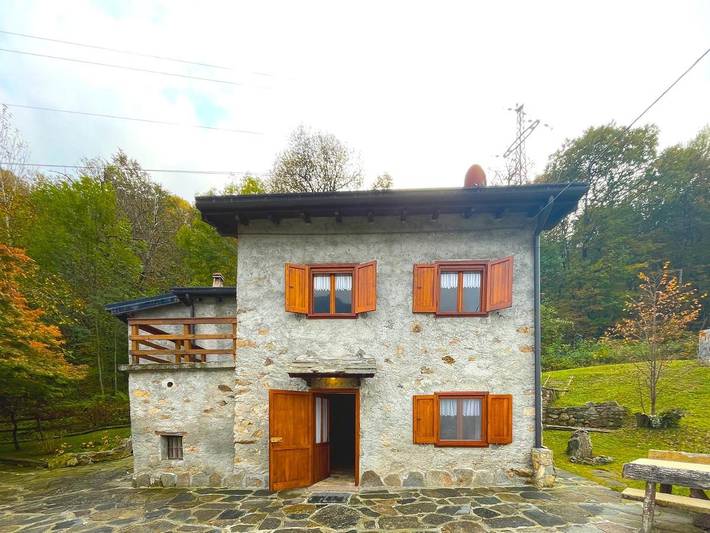 Chalet per 8 persone, con giardino e panorama, con animali domestici in La Valsàssina