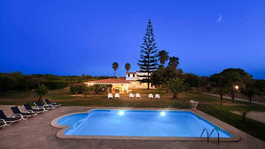 Villa für 10 Personen, mit Garten und Balkon