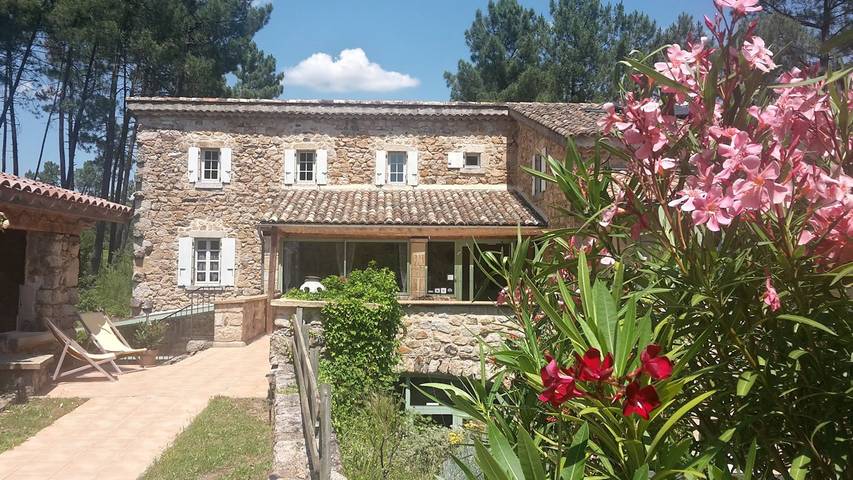 Chambre d’hôte pour 3 personnes, avec jardin à Laurac-en-Vivarais