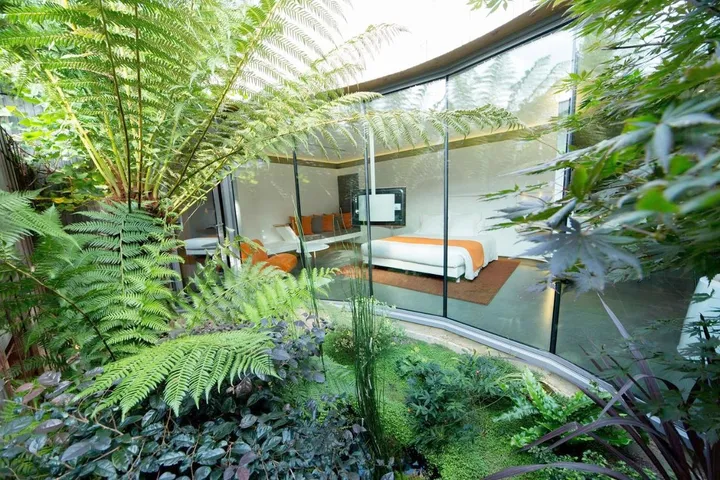 Alojamiento y desayuno para 3 personas, con vistas además de piscina y jardín - 1