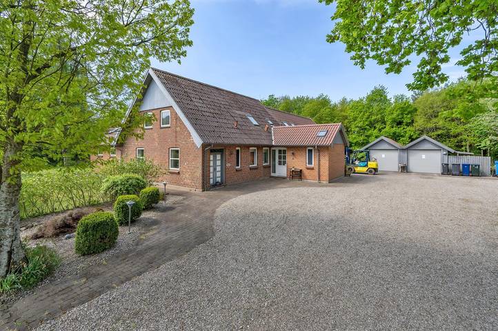 Ferienhaus für 10 Personen, mit Whirlpool und Terrasse sowie Garten