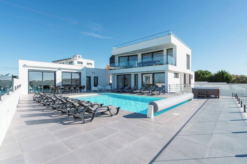Villa Gold with ocean view in Ribamar, Lissabon Distrikt
