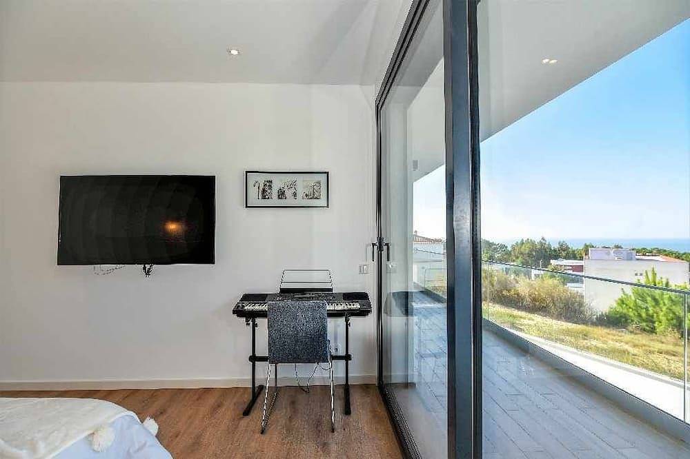 Whispers of the Sea Villa in Nazaré, Leiria District