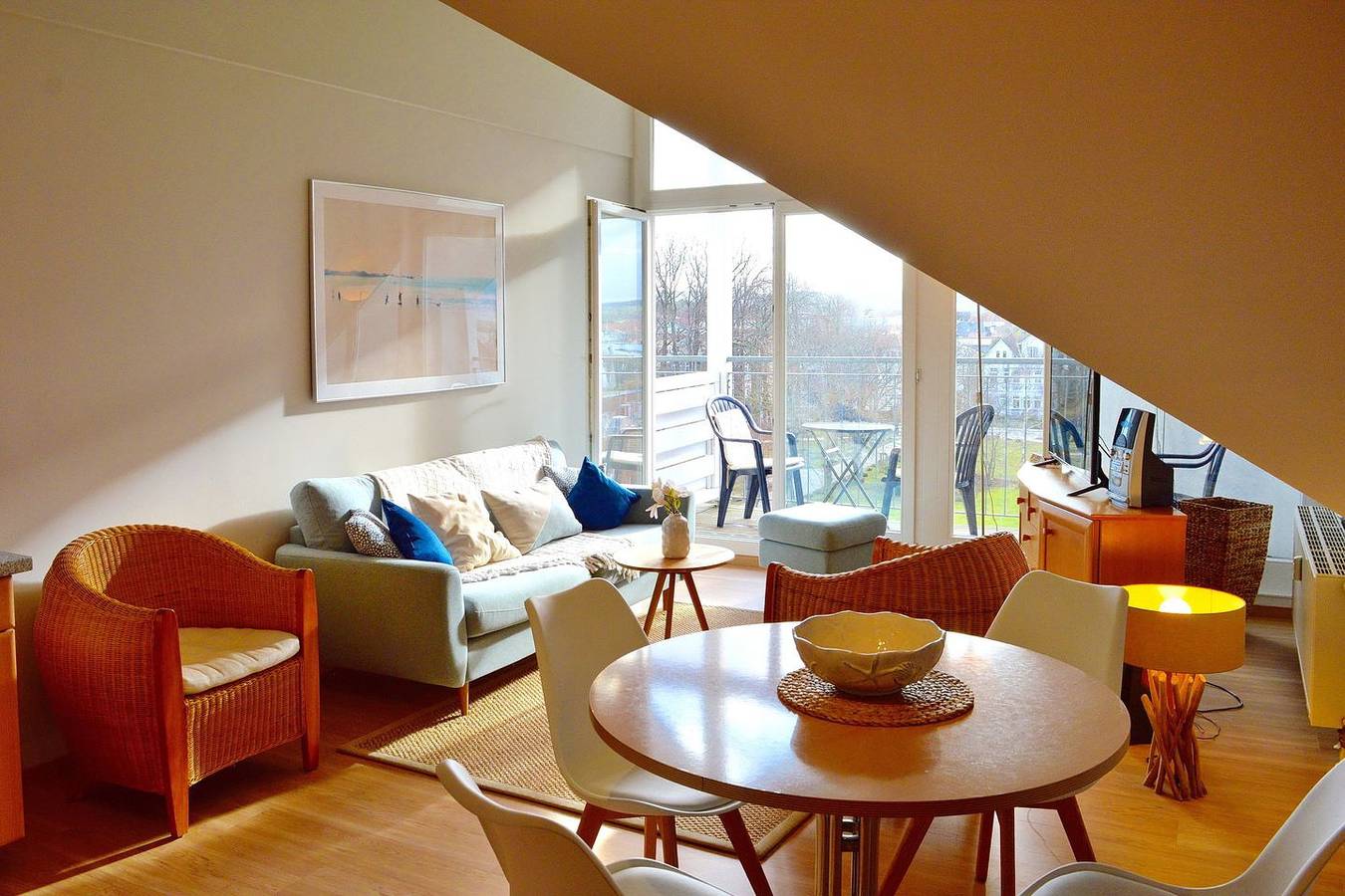 Appartement entier, Tolle Dachgeschoss-Ferienwohnung mit sonniger Süd-Loggia - nur 40 m zum Strand! in Ostseebad Kühlungsborn, Kühlungsborn