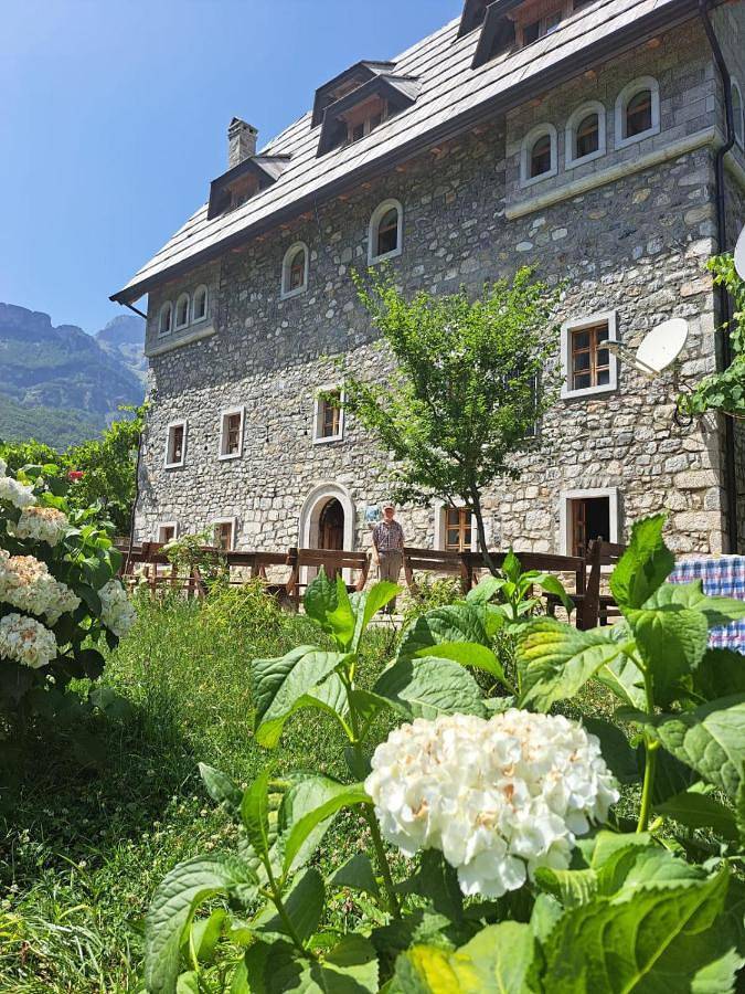 Gîte pour 4 personnes, avec vue et jardin, animaux acceptés dans Theth