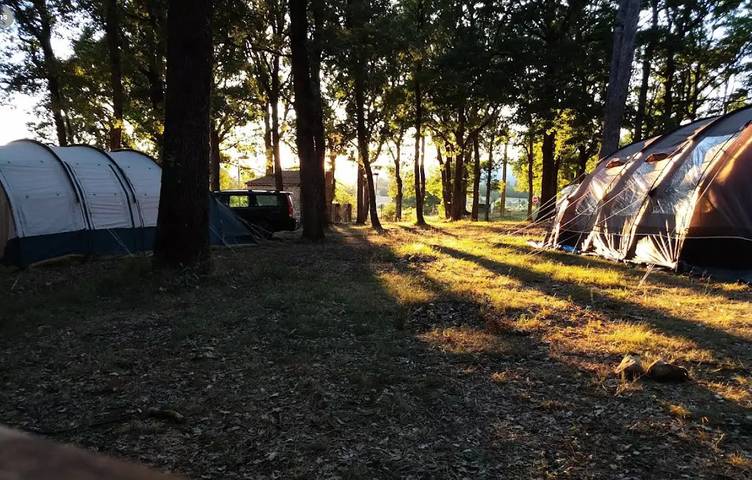Camping für 4 Personen, mit Pool und Terrasse in Vaucluse - 2