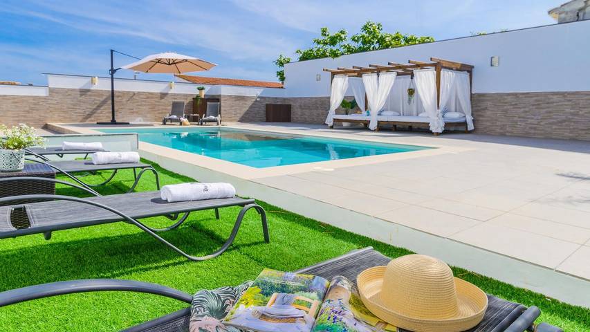 Chalet para 8 personas, con jacuzzi además de piscina y balcón/terraza, Se admiten mascotas en Provincia de Málaga - 2