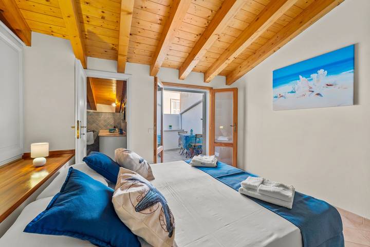 Holiday Home "Sweet Dream House" with Private Terrace & Wi-Fi in Carloforte, Sulcis Iglesiente