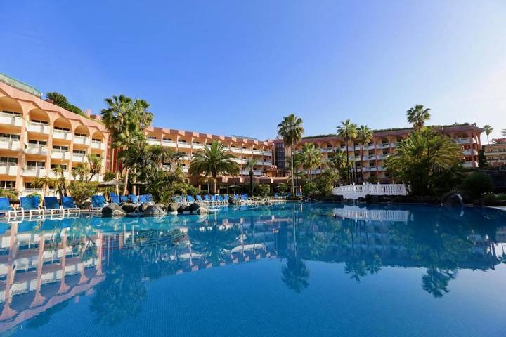 Hôtel pour 10 personnes, avec Jacuzzi et Terrasse ainsi que Jardin et Sauna