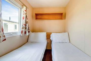 Static Caravan for 6 People in Clacton-on-Sea, Essex, Photo 2