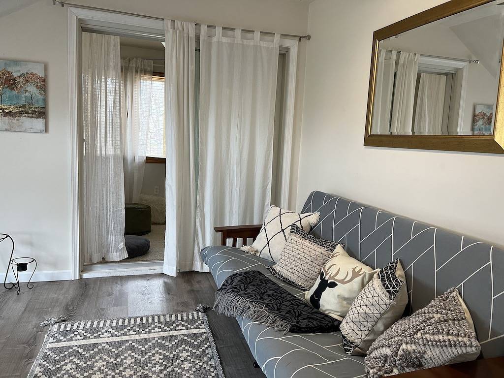 Pocono Mtn Lofthouse! 4Br Fireplace Firepit Gas Bbq 4Season Comm Pools Amenities in Saw Creek, Pike County