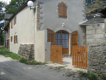 Gîte pour 6 personnes, avec terrasse à Rousses