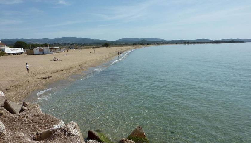 Gîte pour 2 personnes, avec vue et terrasse dans Plage des Salins (Hyeres) - 2