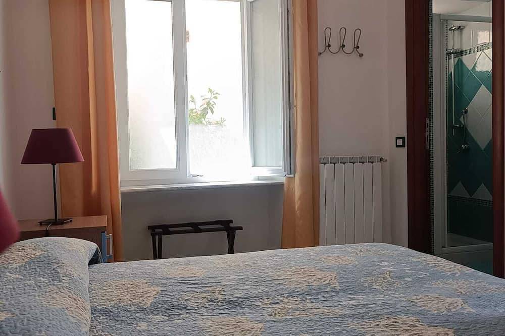 Large Double Room at Villa Ersilia in Ponza, Latium