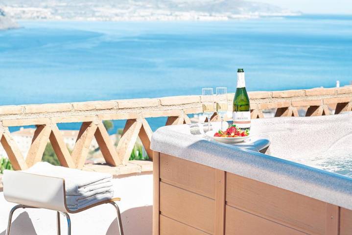 Chalet para 6 personas, con vistas además de piscina y jardín en Costa Tropical