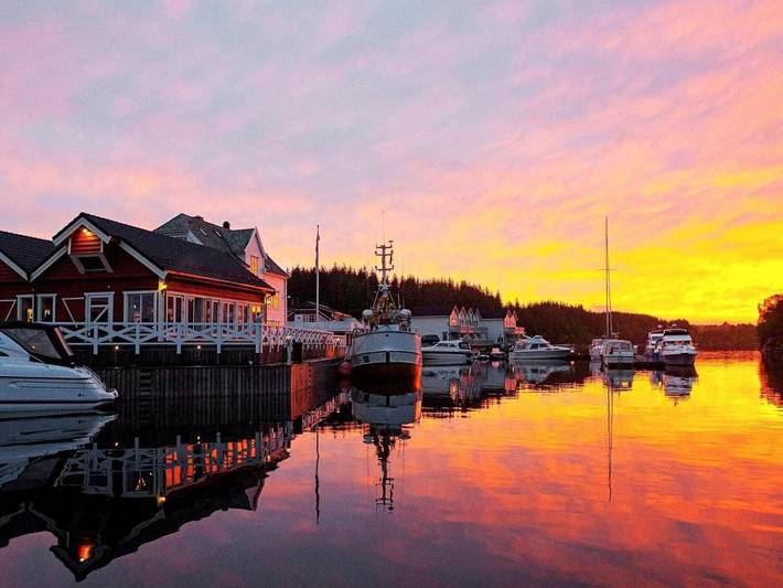 Ferienhaus für 6 Personen, mit Terrasse in Austrheim