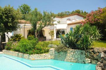 Chambre d’hôte pour 2 personnes, avec jardin ainsi que piscine et vue à Lorgues