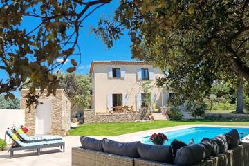 Location de vacances pour 6 personnes, avec terrasse et jardin à Éguilles