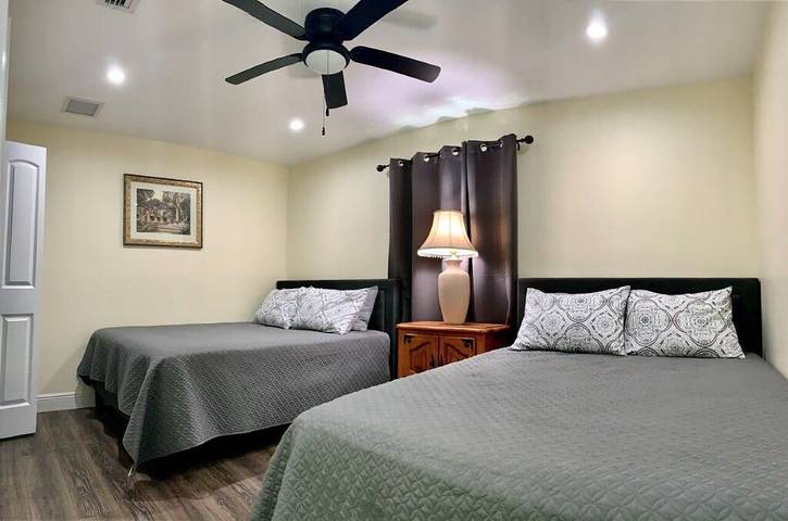 Vacation rental for 16 people, with terrace in North Naples