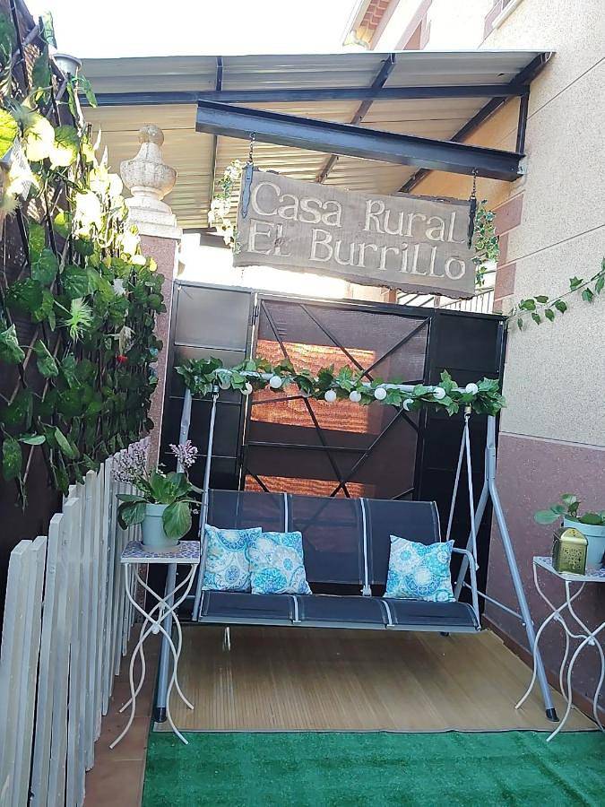 Casa rural para 14 personas, con jardín además de vistas y piscina en Villar de Olalla