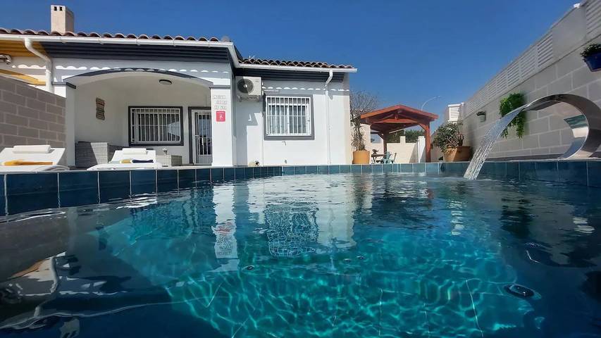 Ferienhaus für 8 Personen, mit Pool und Garten