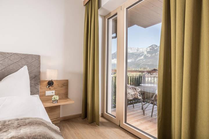 Ferienwohnung für 4 Personen, mit Balkon und Terrasse sowie Garten und Pool in Radfeld