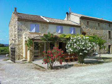 Gîte pour 12 personnes, avec terrasse et piscine à Saint-Victor-la-Coste