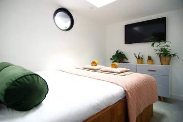 House Boat for 2 Guests in Amsterdam Oost, Dutch Coast, Picture 1