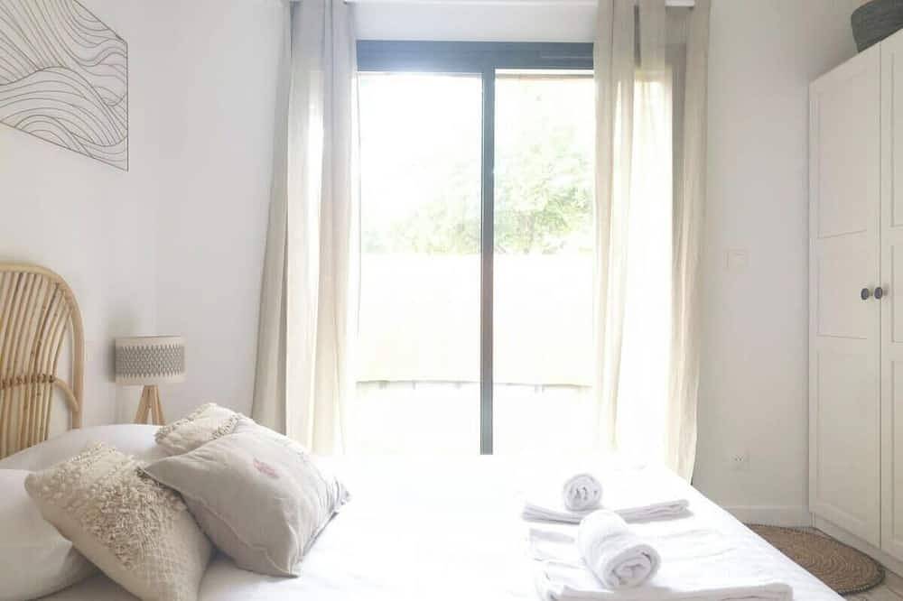 Cabane De Brice in Ares with pool in Arès, Arcachon region