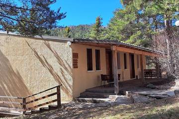 Hôtel pour 80 personnes à Montclar