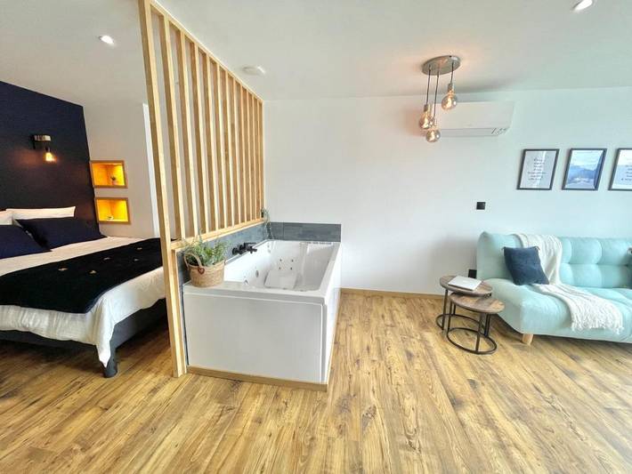 Gîte pour 4 personnes, avec balcon ainsi que vue sur le lac et vue à Tresserve - 3