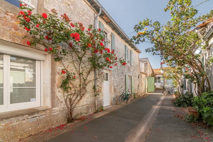 Location de vacances pour 8 personnes, avec Terrasse et Jardin à Le Bois-Plage-en-Ré - 2
