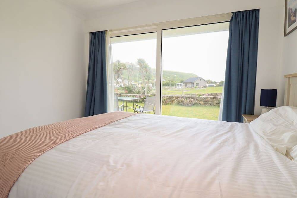 7 Europa Court, pet friendly, country holiday cottage in Mawgan Porth in Mawgan Porth, Cornwall