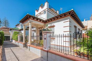 Chalet pour 6 personnes, avec terrasse ainsi que piscine et jardin, animaux acceptés à Malaga