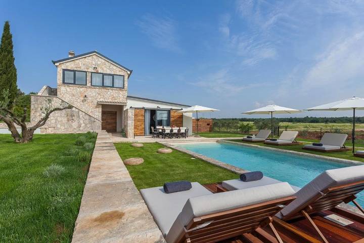 Villa pour 9 personnes, avec jardin et vue ainsi que sauna et piscine à Biograd na Moru - 2