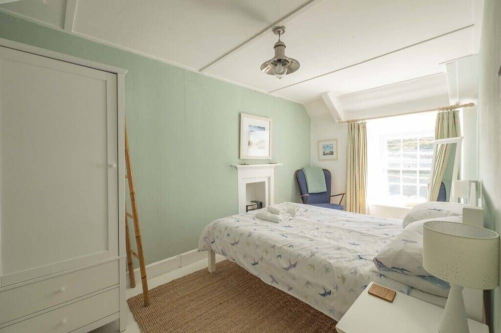 A beautiful harbourside four-bedroom cottage with harbour views in Boscastle, Pentire Point - Widemouth