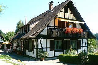 Haus Margot - Doppelzimmer oder Dreibettzimmer mit Etagendusche in Öhningen, Hegau