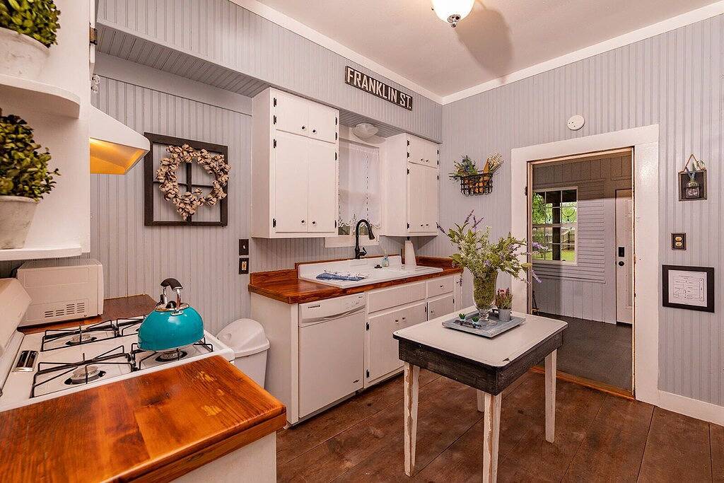 Lisso Sunday Haus - 1930's Charm and Conveniences of today in Gillespie County