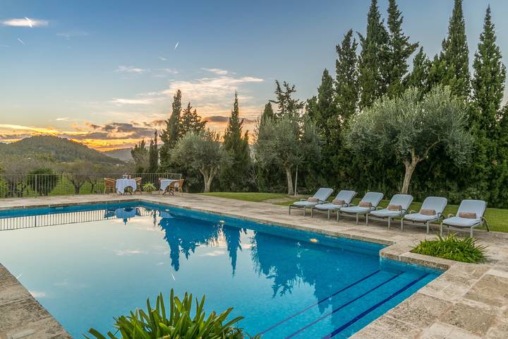 Villa für 8 Personen, mit Balkon und Terrasse sowie Garten und Pool