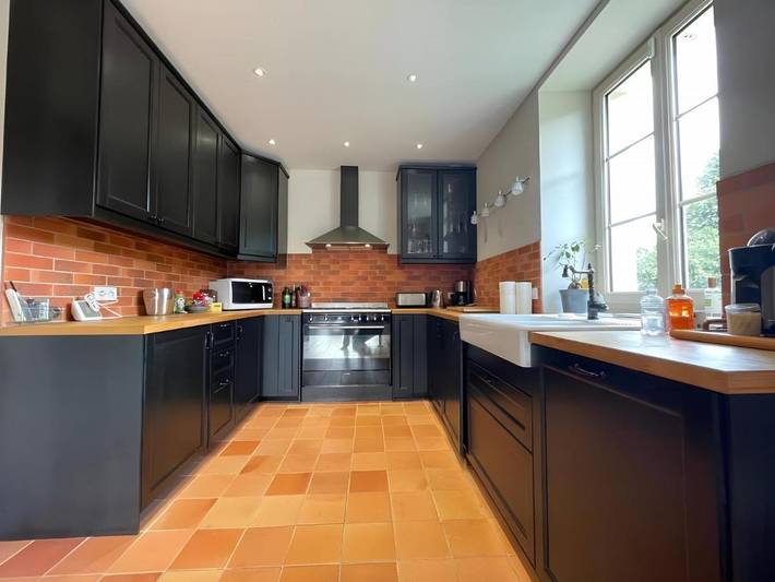 Location de vacances pour 15 personnes, avec terrasse ainsi que piscine et jardin à Thorée-les-Pins - 3