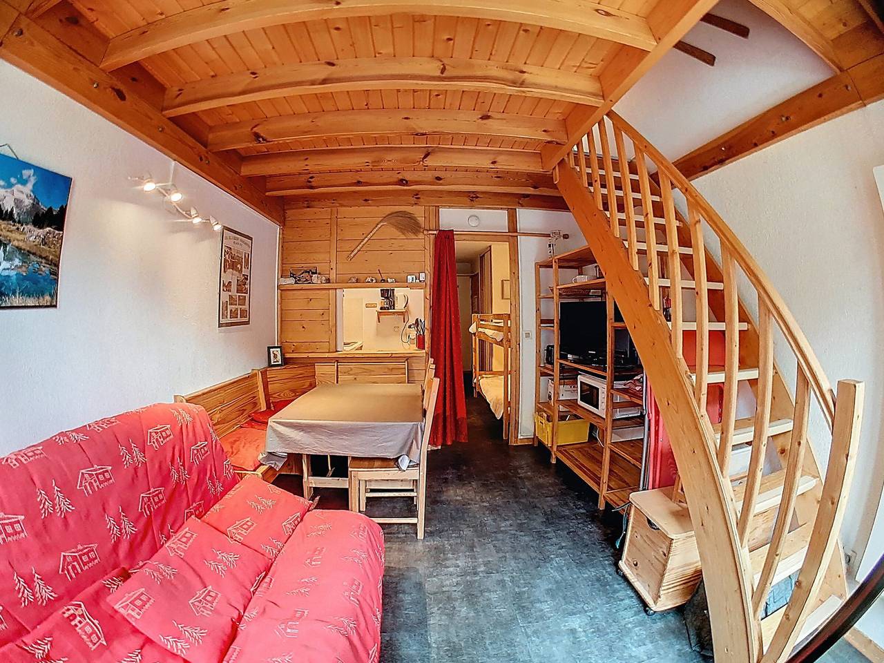 Entire studio, Cozy mezzanine studio in Val-d'Isère center in Val-d'Isère, Ruitor Massif