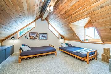 Log Cabin for 8 Guests in Shaver Lake, Kings Canyon National Park, Picture 3