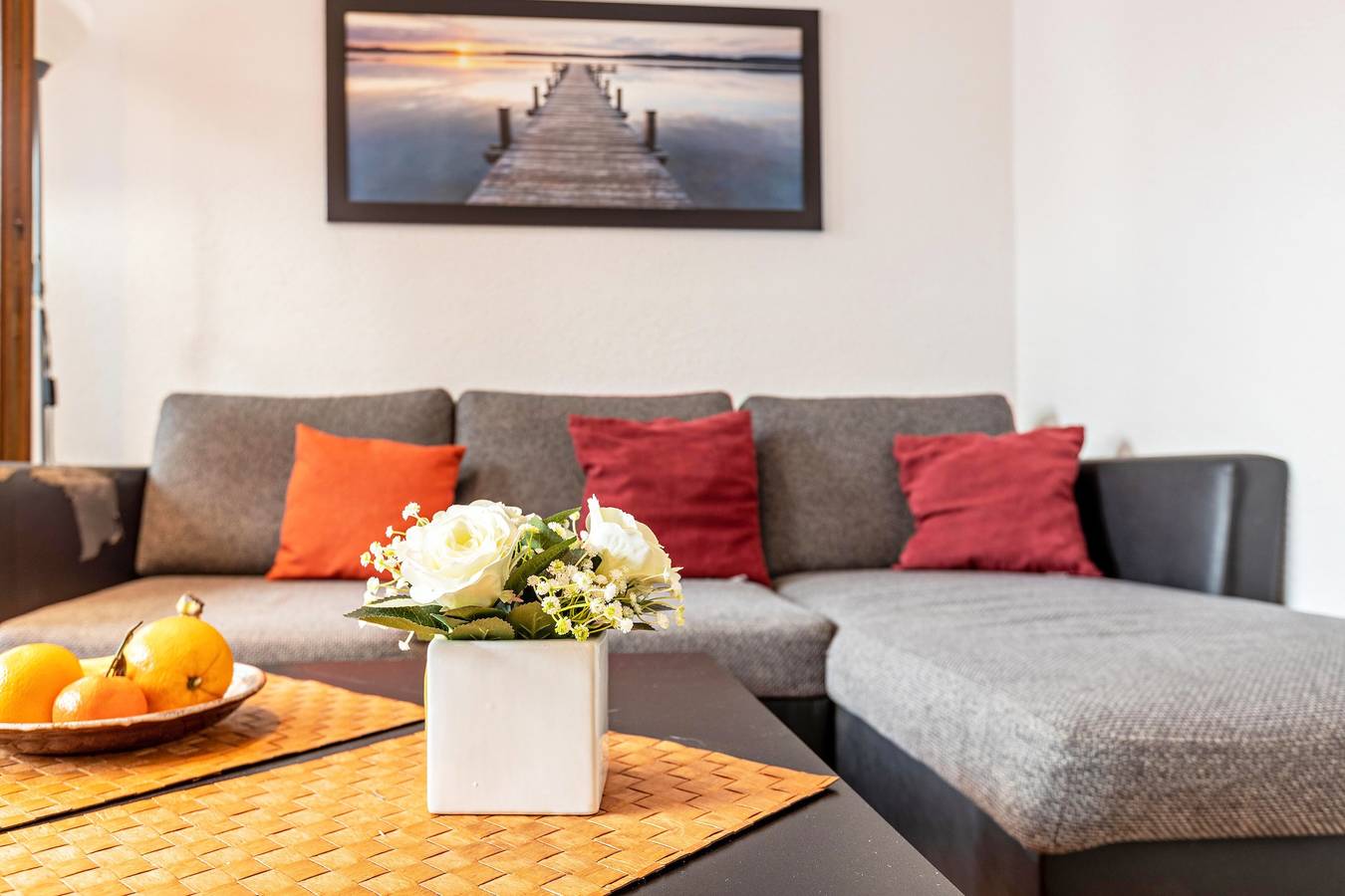 Entire apartment, Apartment 'Andrea' with Lake View, Private Terrace and Wi-Fi in Öhningen, Untersee