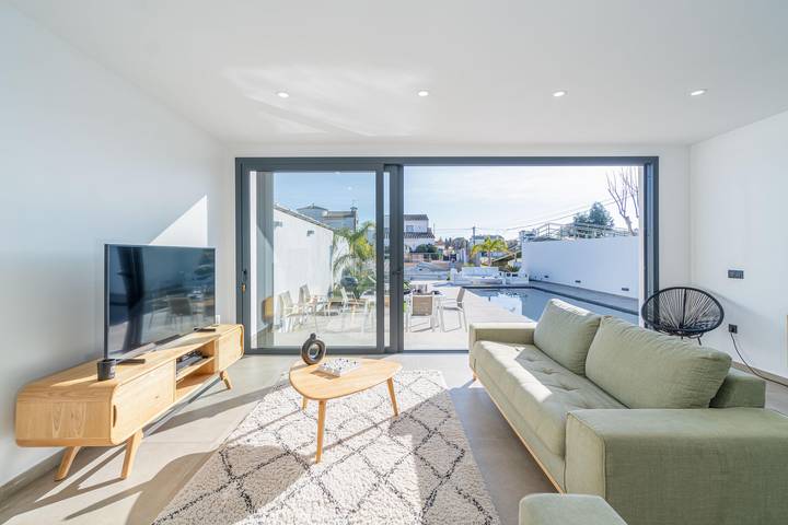 Casa rural para 8 personas, con vistas además de jardín y terraza en Ampuriabrava