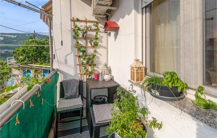 Ferienwohnung für 4 Personen, mit Terrasse in Kostrena